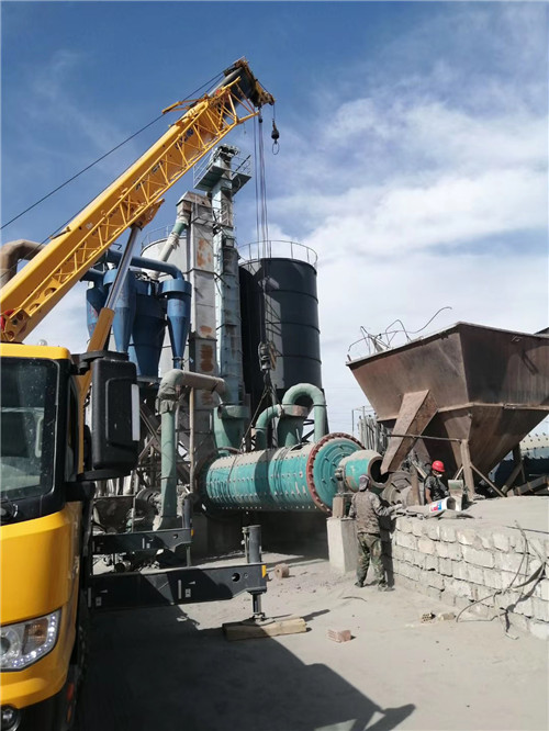 隆昌市设备搬运等各类工程项目中，吊车起着关键作用