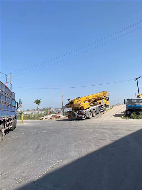 隆昌市25吨吊车的租赁价格大概是多少？