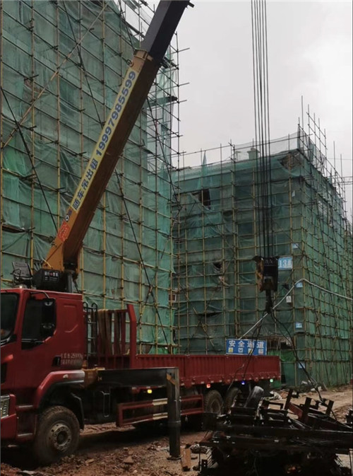 隆昌市“慢工细活”—— 吊车的 “微动控制” 技术